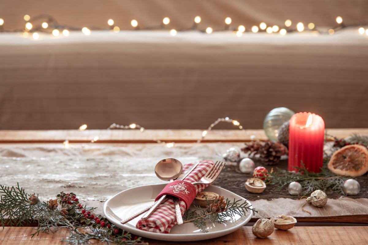 mesa de jantar com decoracao de natal
