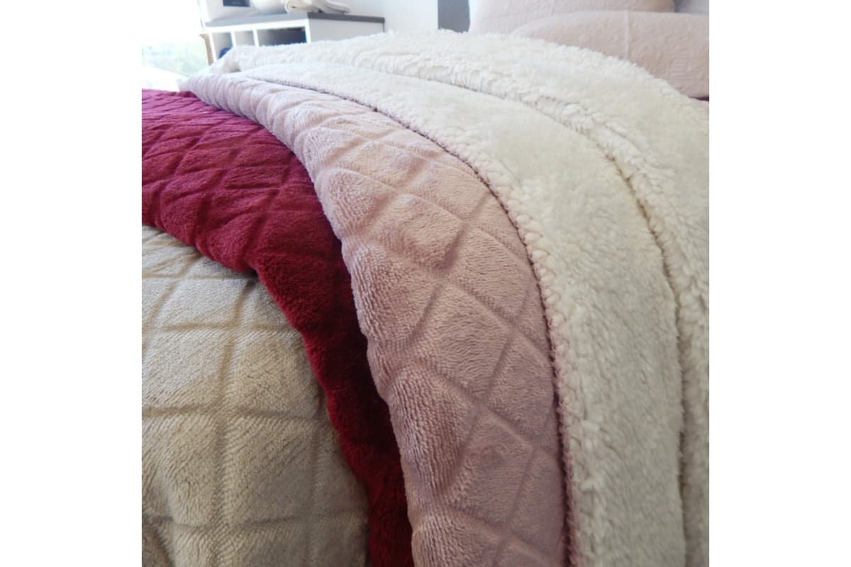 diferentes cores de manta de microfibra