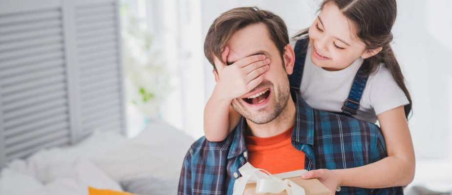 Veja como escolher o Presente de Dia dos Pais ideal com carinho e acerto no conforto