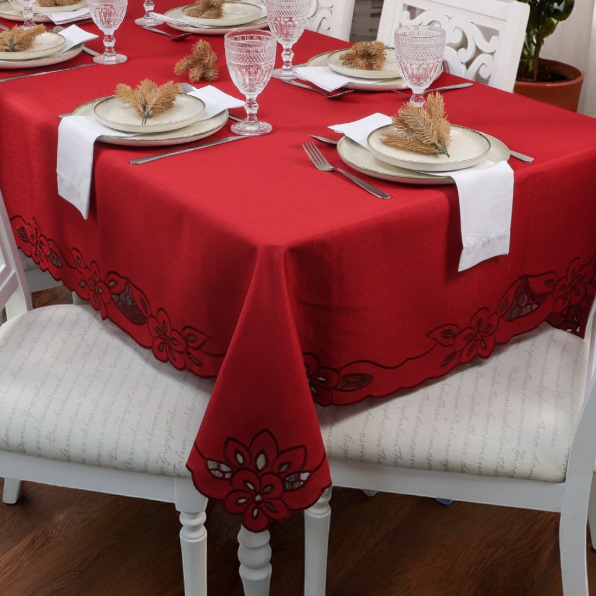 Detalhe do Bordado Richelieu - Toalha de Mesa Rechilie