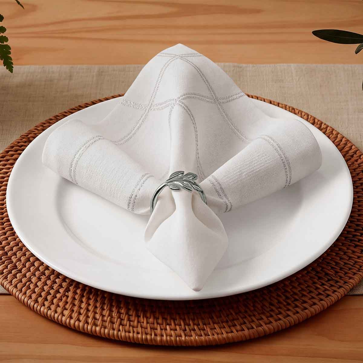 Kit com 4 pe&ccedil;as na mesa posta